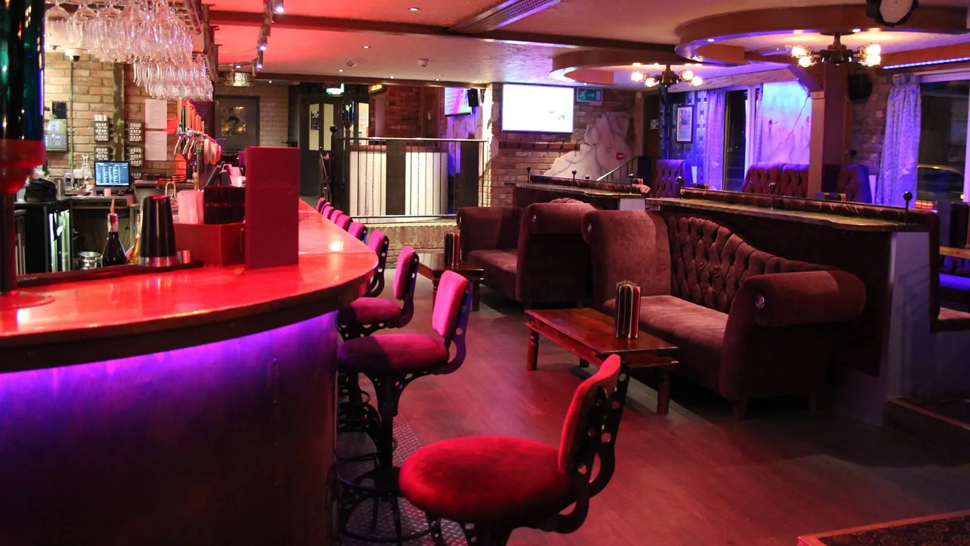 Bar Brunel interior